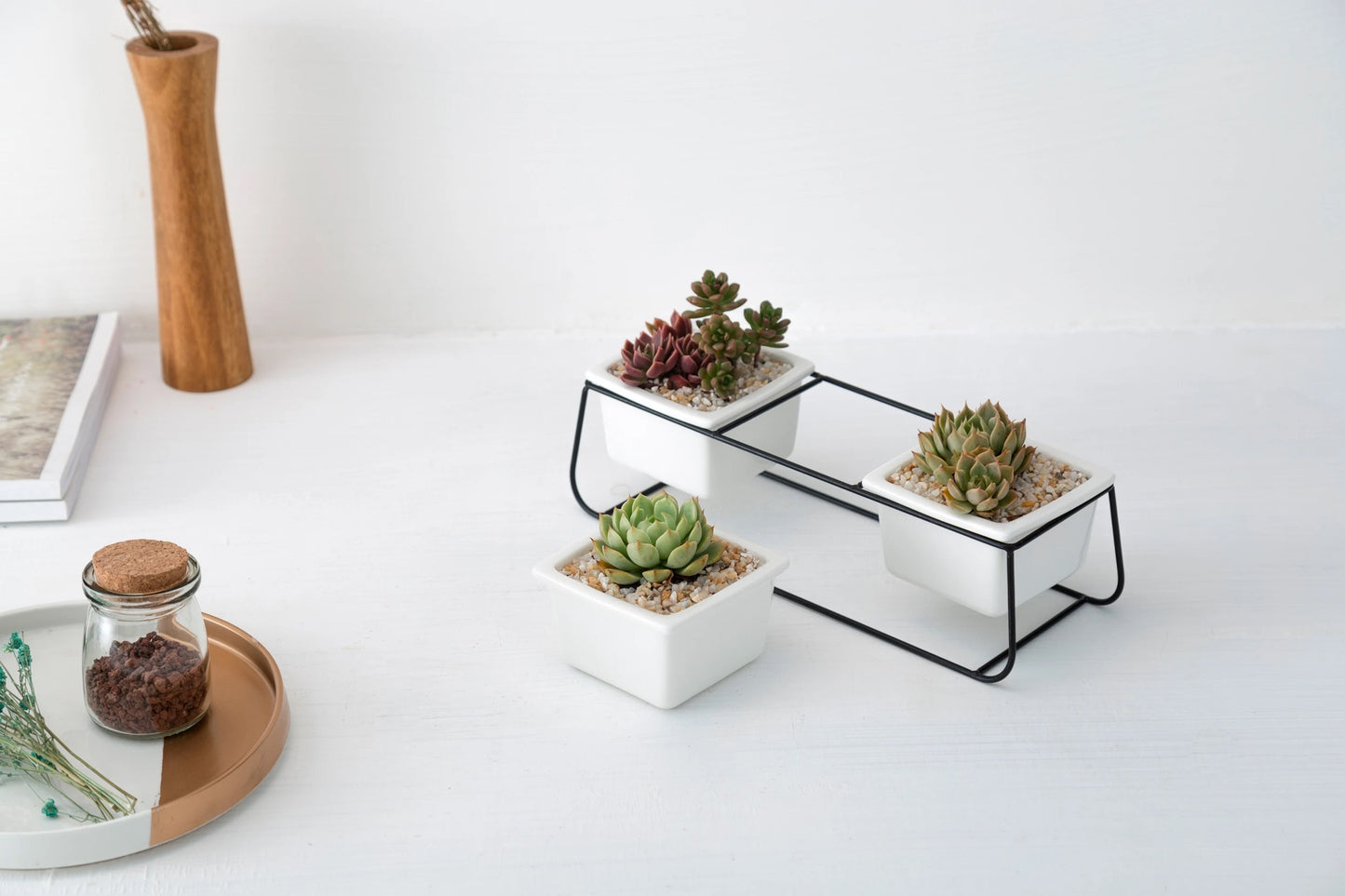 Set of 3 ceramic planter with metallic stand