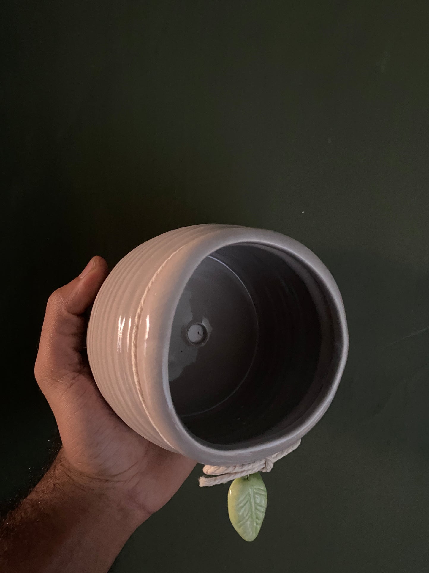 Grey leaf hanging medium ceramic planter