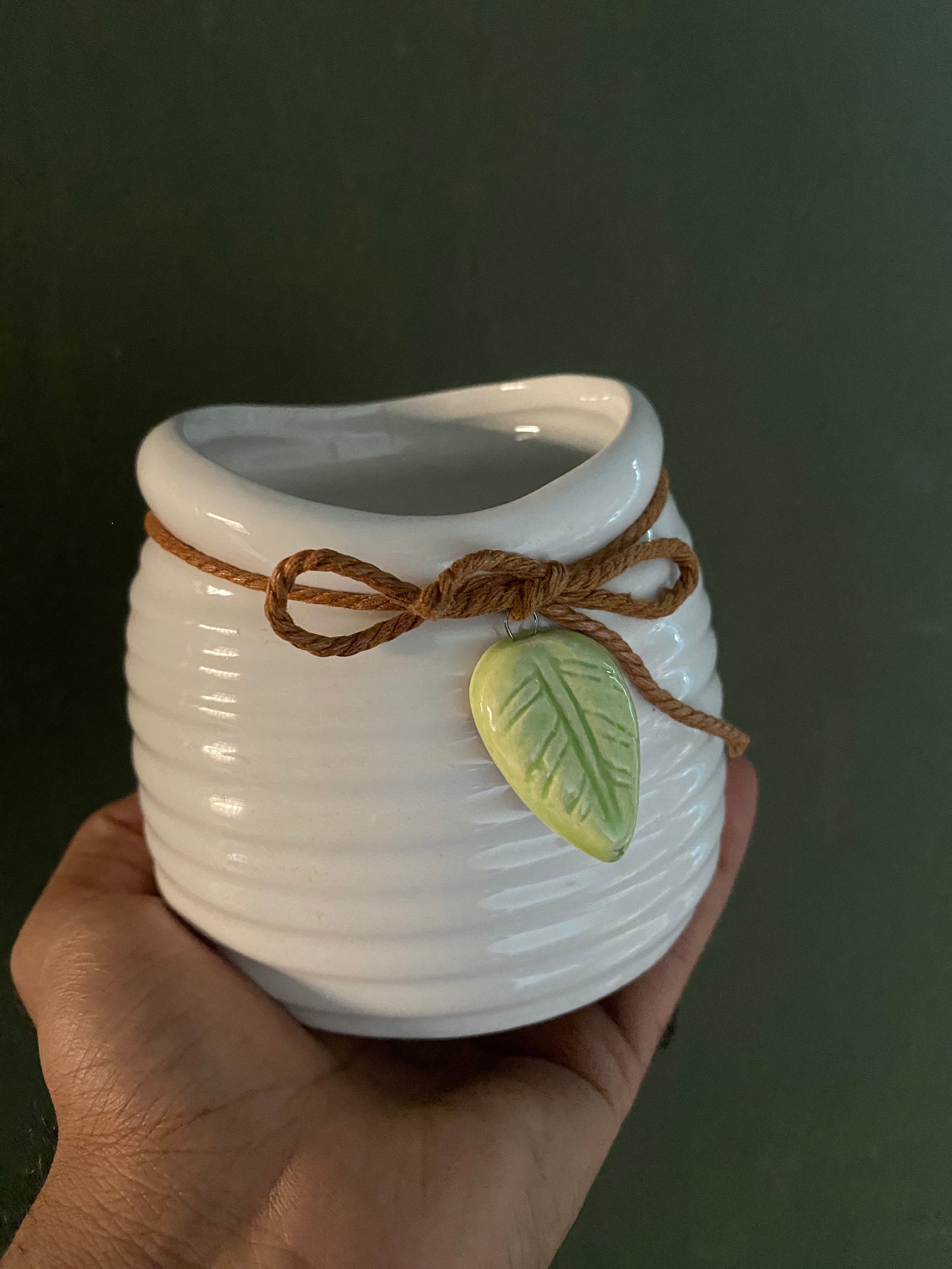 White leaf hanging medium ceramic planter