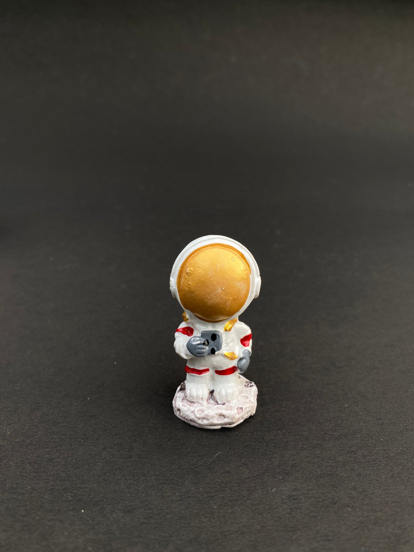 Set of 4 astronaut polystone miniatures
