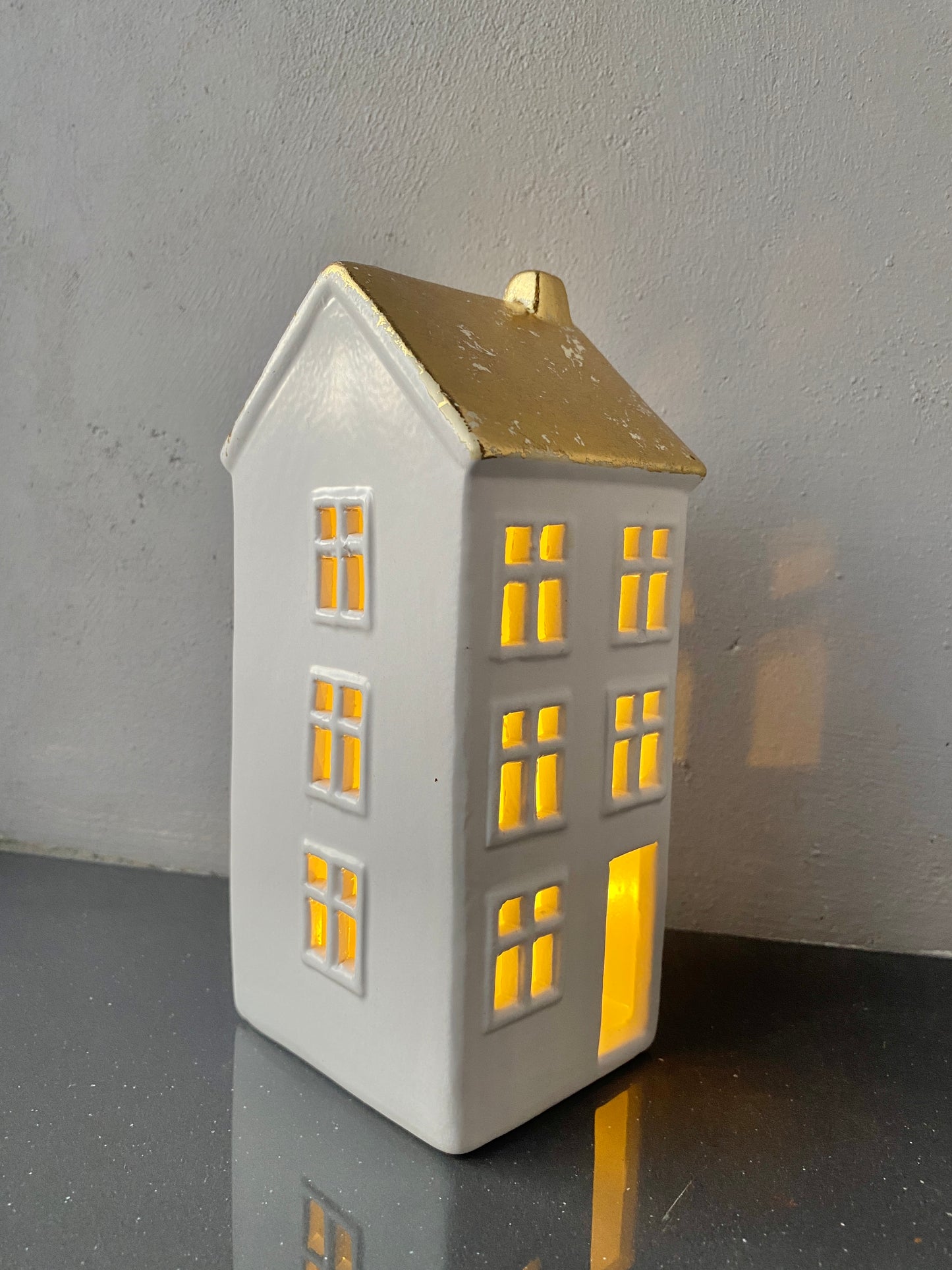 Ceramic led Warm Light White Golden Miniature House Shaped Christmas showpiece