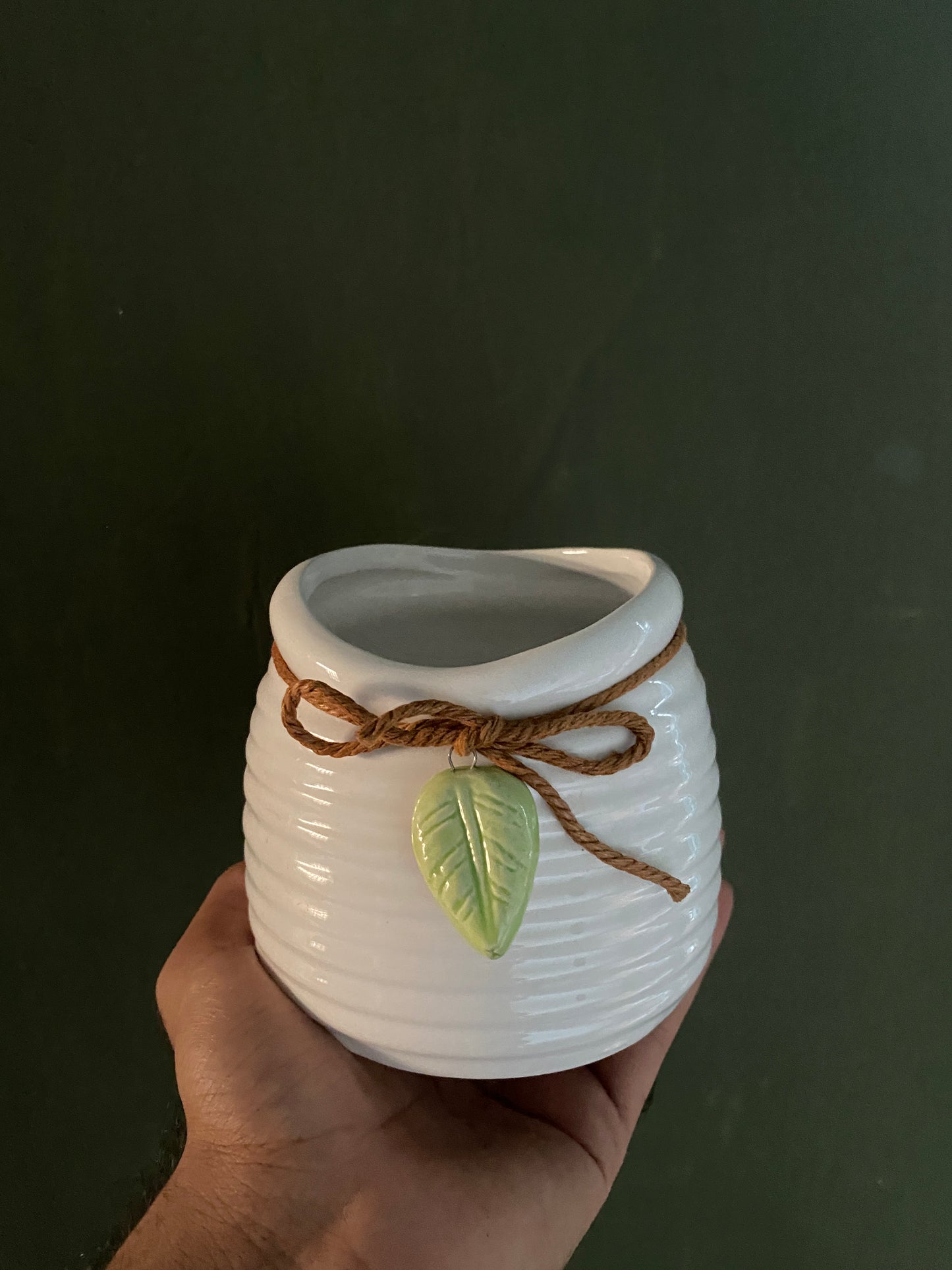 White leaf hanging medium ceramic planter