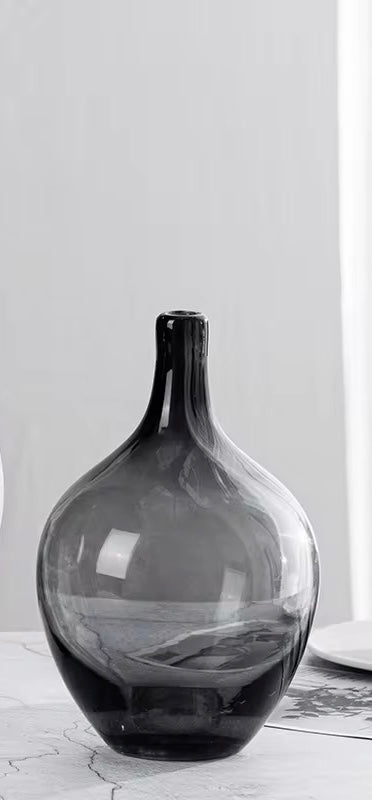 Noir Obsidian Sculpted Glass Vase – Black