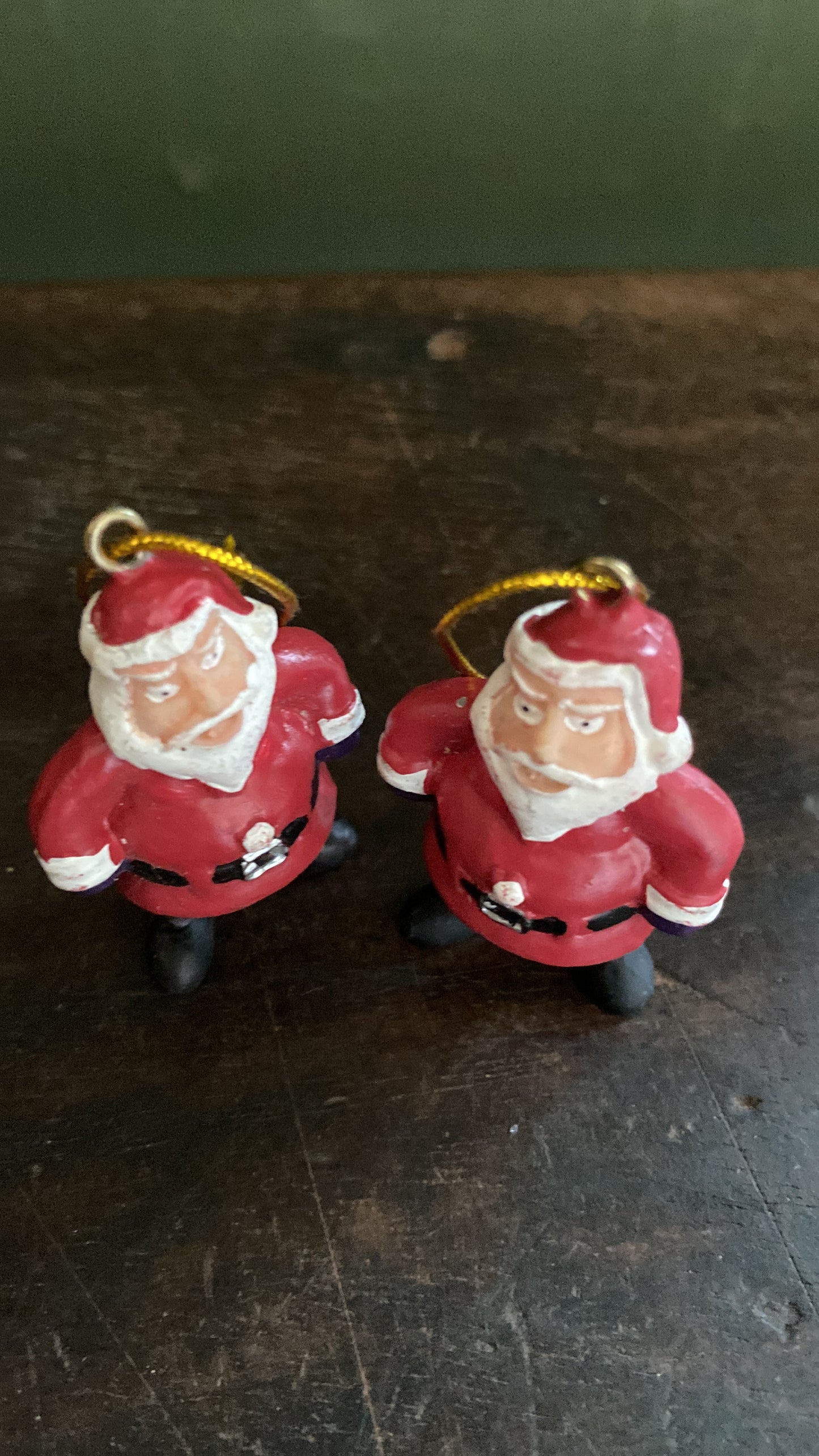 Christmas Polystone Santa Claus Ornament Set (Pack of 4) - Hand-Painted Miniature Christmas Tree Hanging Decorations