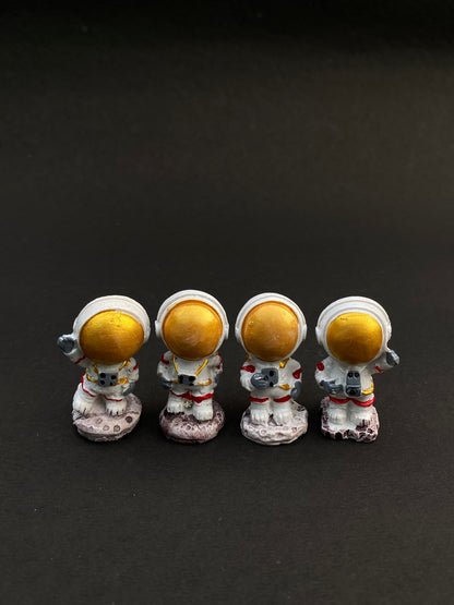 Set of 4 astronaut polystone miniatures