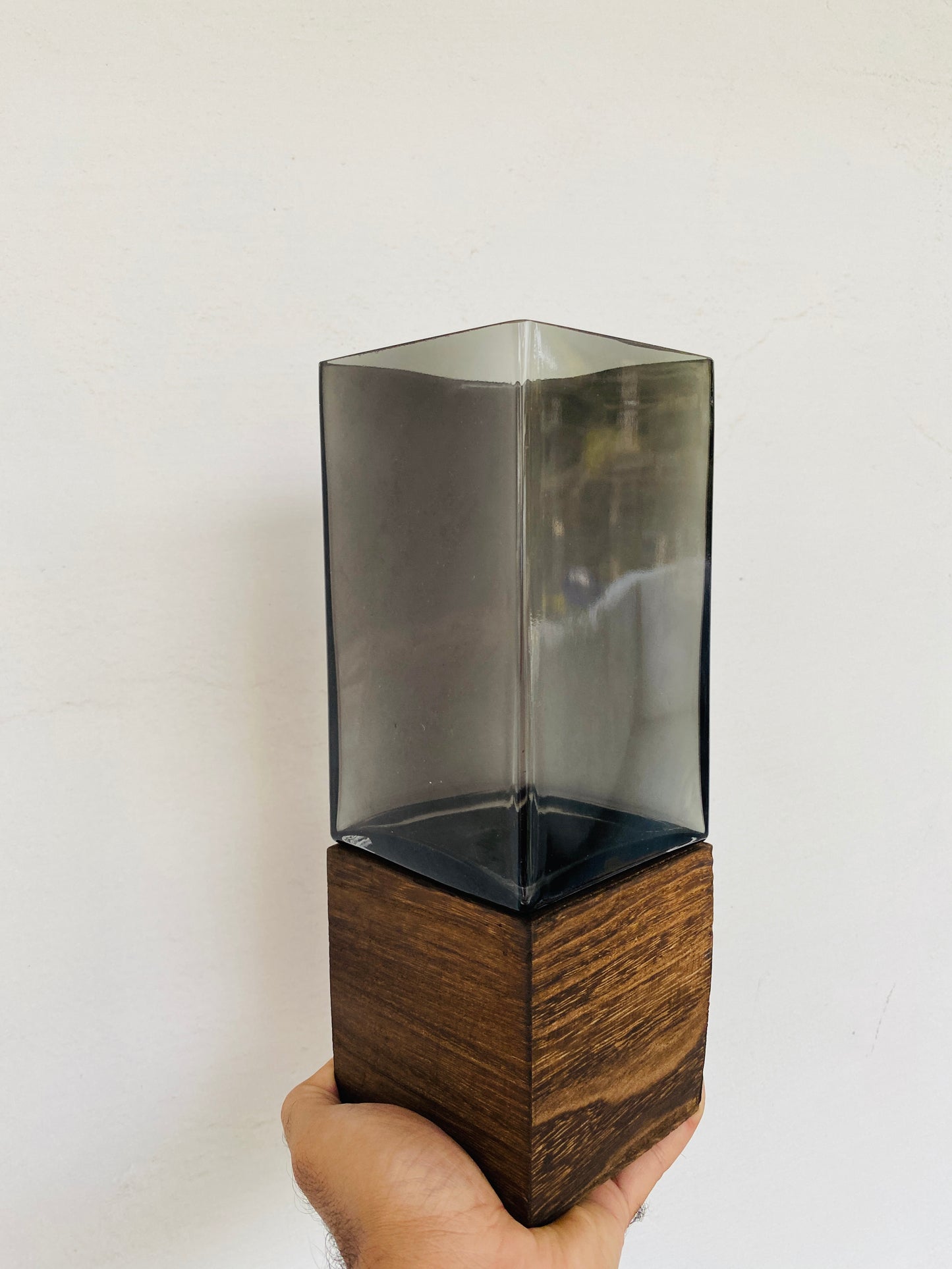 Premium Imported Designer Glass Vase showpiece 03– Limited Edition
