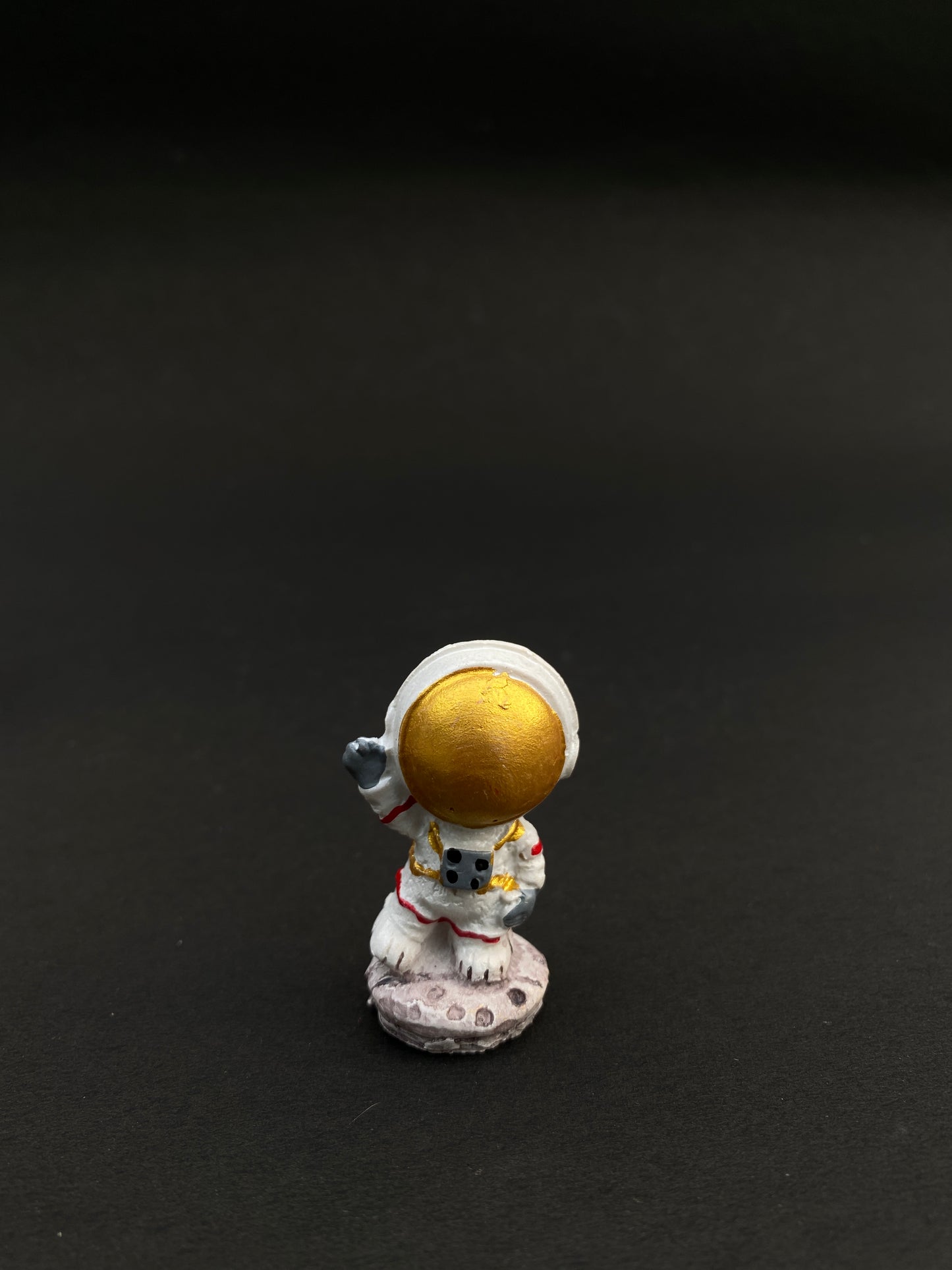 Set of 4 astronaut polystone miniatures