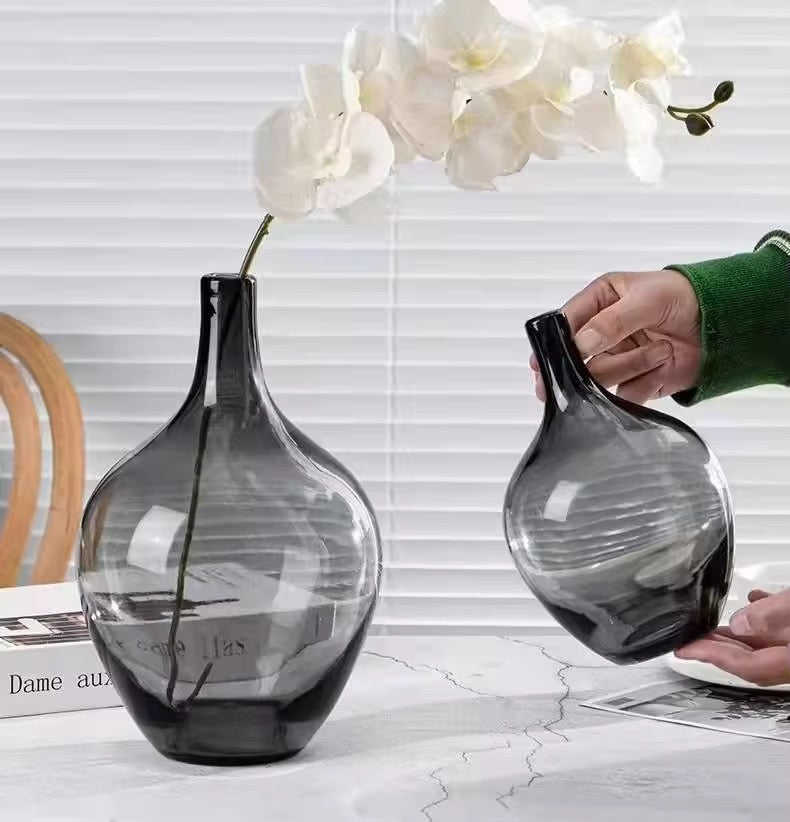 Noir Obsidian Sculpted Glass Vase – Black