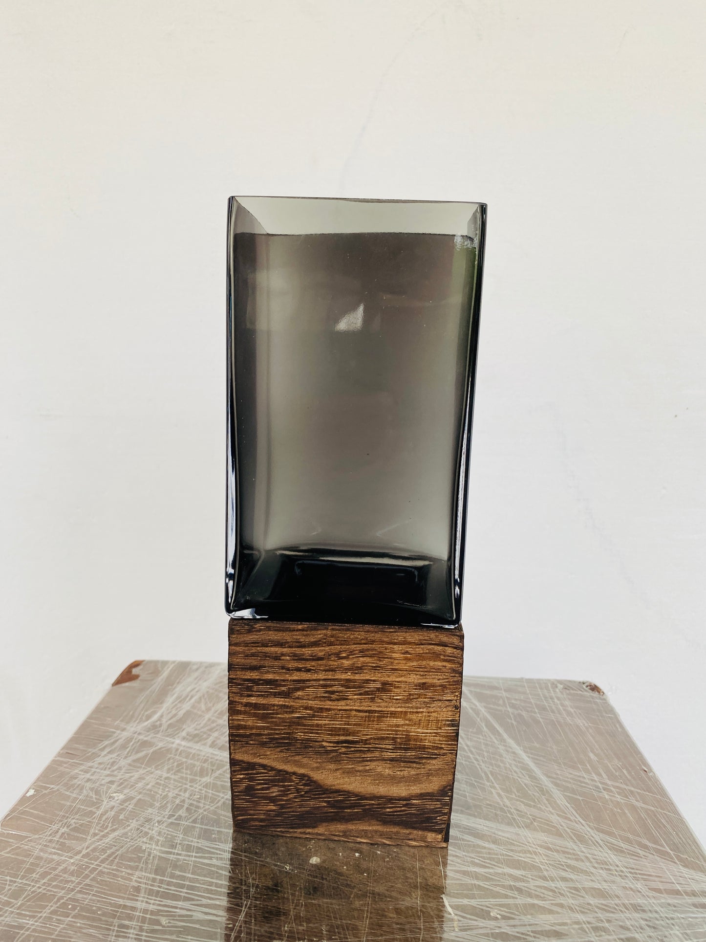 Premium Imported Designer Glass Vase showpiece 03– Limited Edition