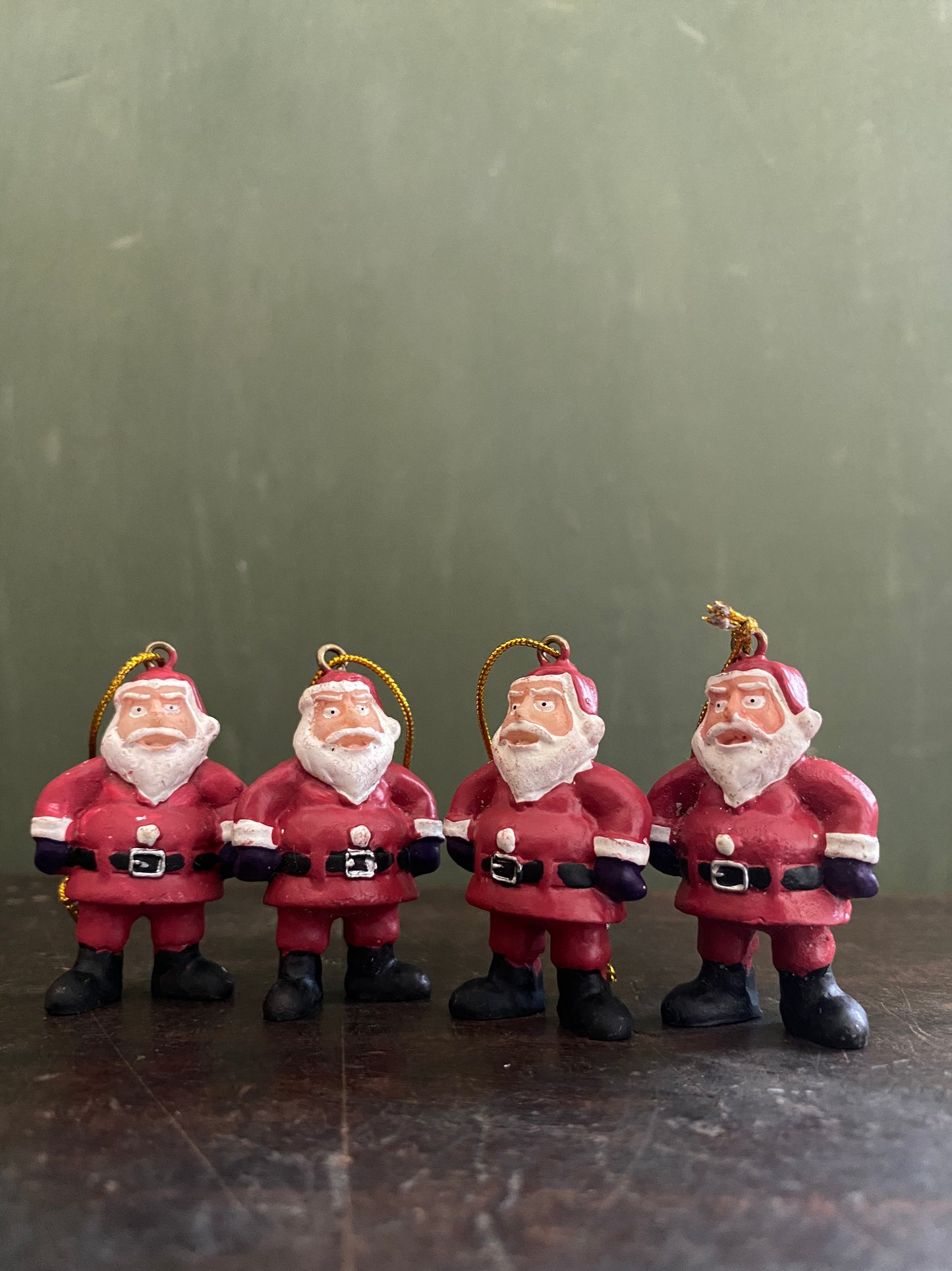 Christmas Polystone Santa Claus Ornament Set (Pack of 4) - Hand-Painted Miniature Christmas Tree Hanging Decorations