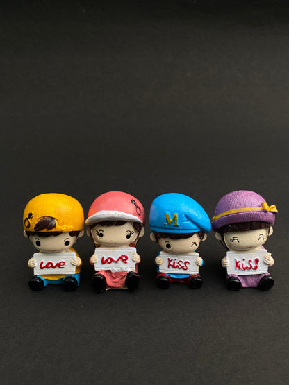 Set of 4 love polystone miniatures