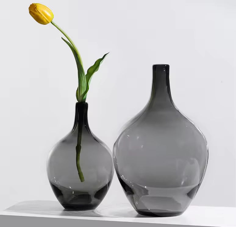 Noir Obsidian Sculpted Glass Vase – Black