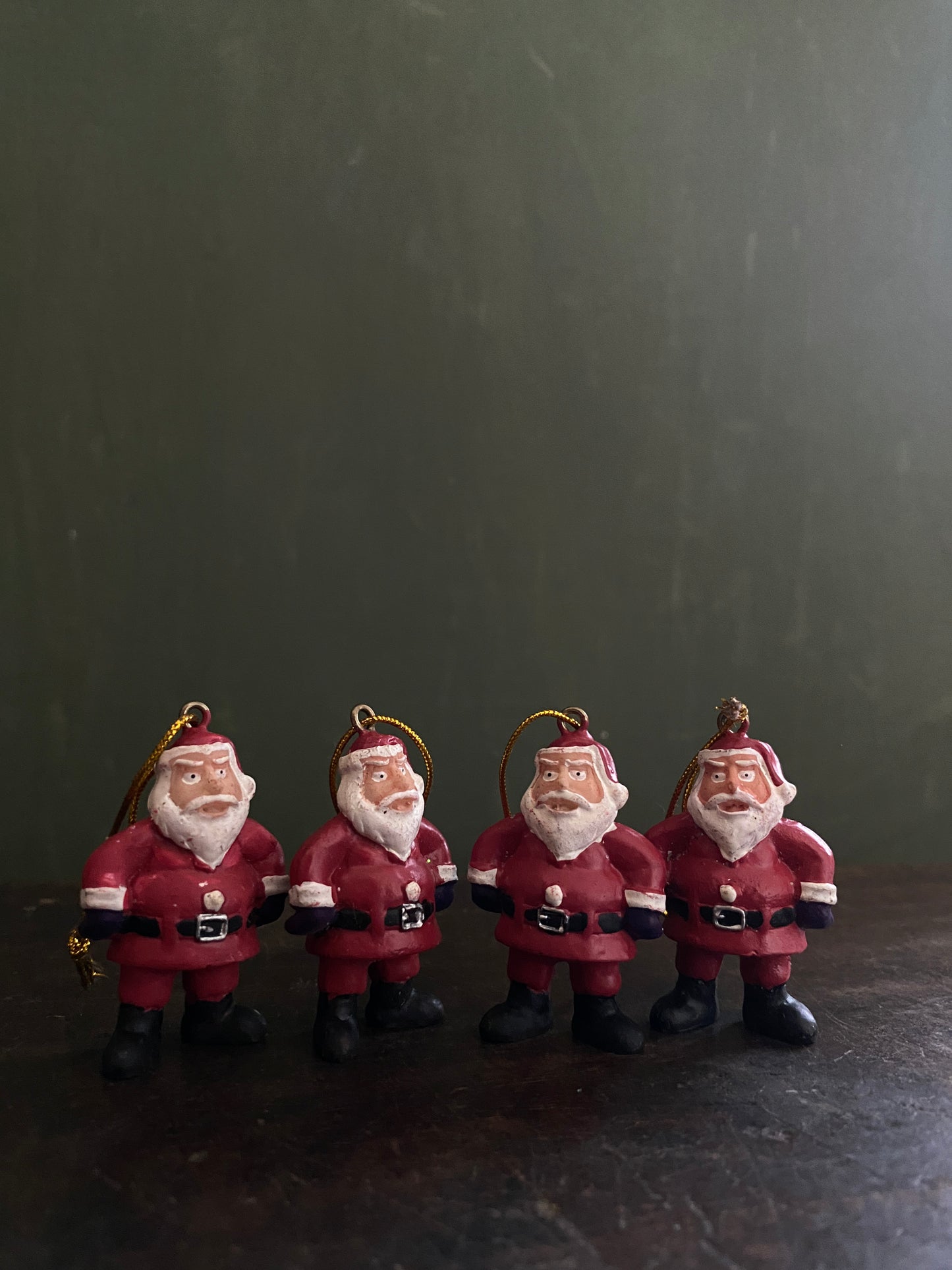 Christmas Polystone Santa Claus Ornament Set (Pack of 4) - Hand-Painted Miniature Christmas Tree Hanging Decorations