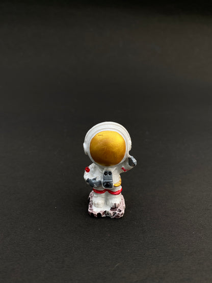Set of 4 astronaut polystone miniatures