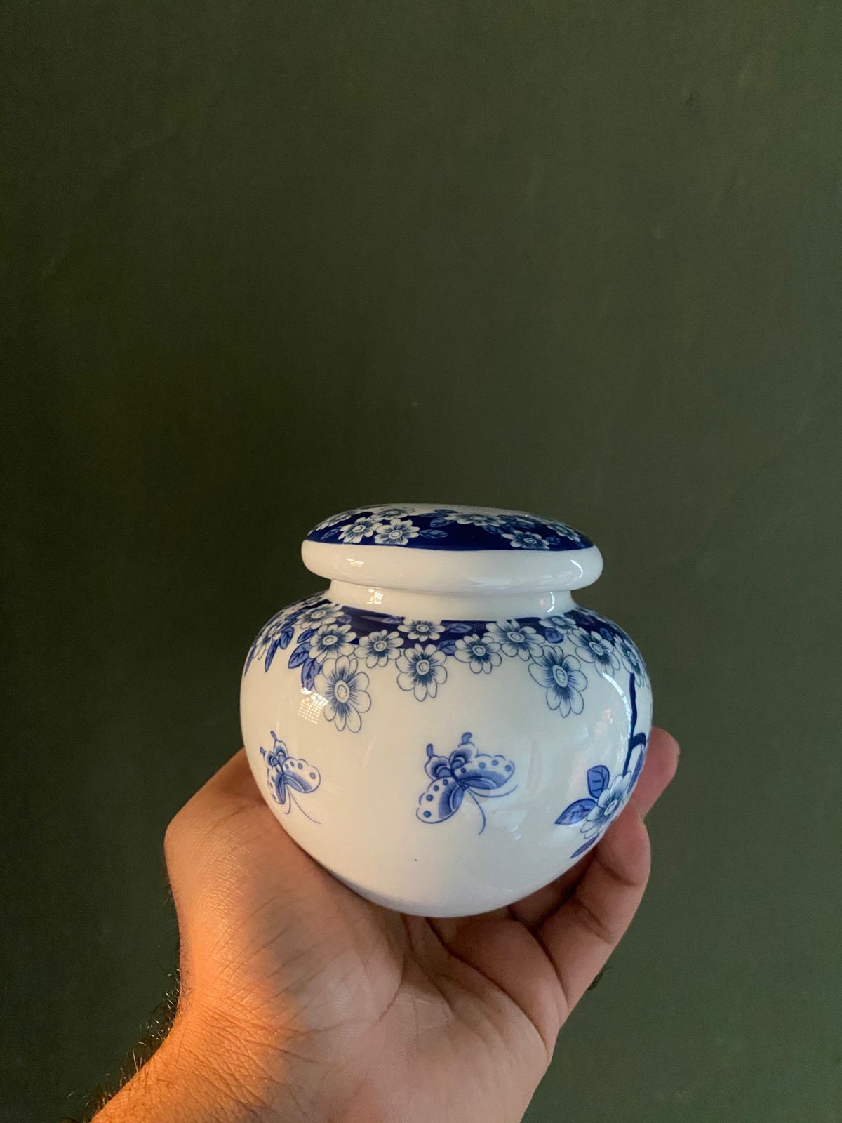 Imported blue&white Tea ginger Jars With Lids Jingdezhen butterfly floral Ceramic kitchen Storage Canisters Style Blue white pottery home decor