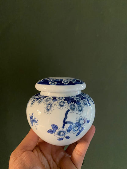 Imported blue&white Tea ginger Jars With Lids Jingdezhen butterfly floral Ceramic kitchen Storage Canisters Style Blue white pottery home decor