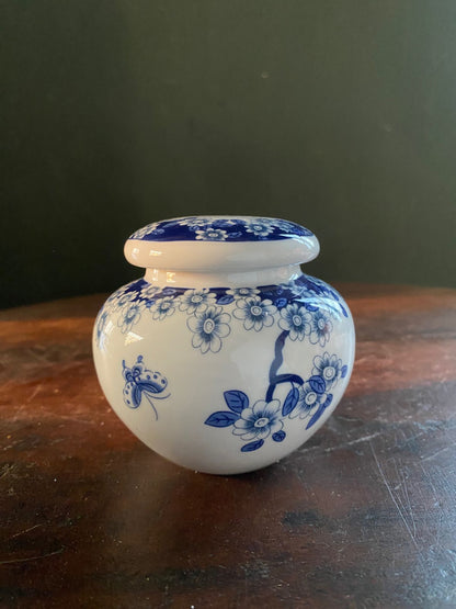 Imported blue&white Tea ginger Jars With Lids Jingdezhen butterfly floral Ceramic kitchen Storage Canisters Style Blue white pottery home decor