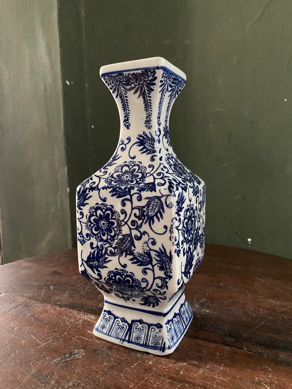 Royal Blossom Porcelain Decorative Vase –Luxury Blue & White Chinese-Inspired Flower Vase
