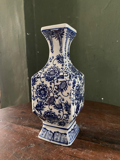 Royal Blossom Porcelain Decorative Vase –Luxury Blue & White Chinese-Inspired Flower Vase