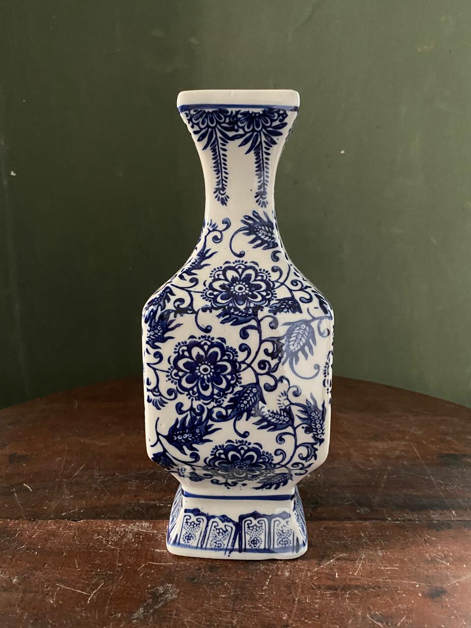 Royal Blossom Porcelain Decorative Vase –Luxury Blue & White Chinese-Inspired Flower Vase