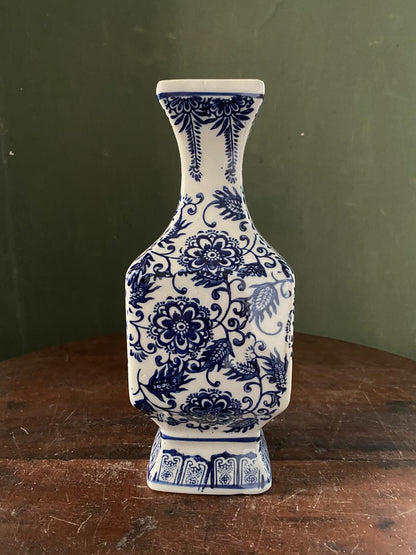 Royal Blossom Porcelain Decorative Vase –Luxury Blue & White Chinese-Inspired Flower Vase