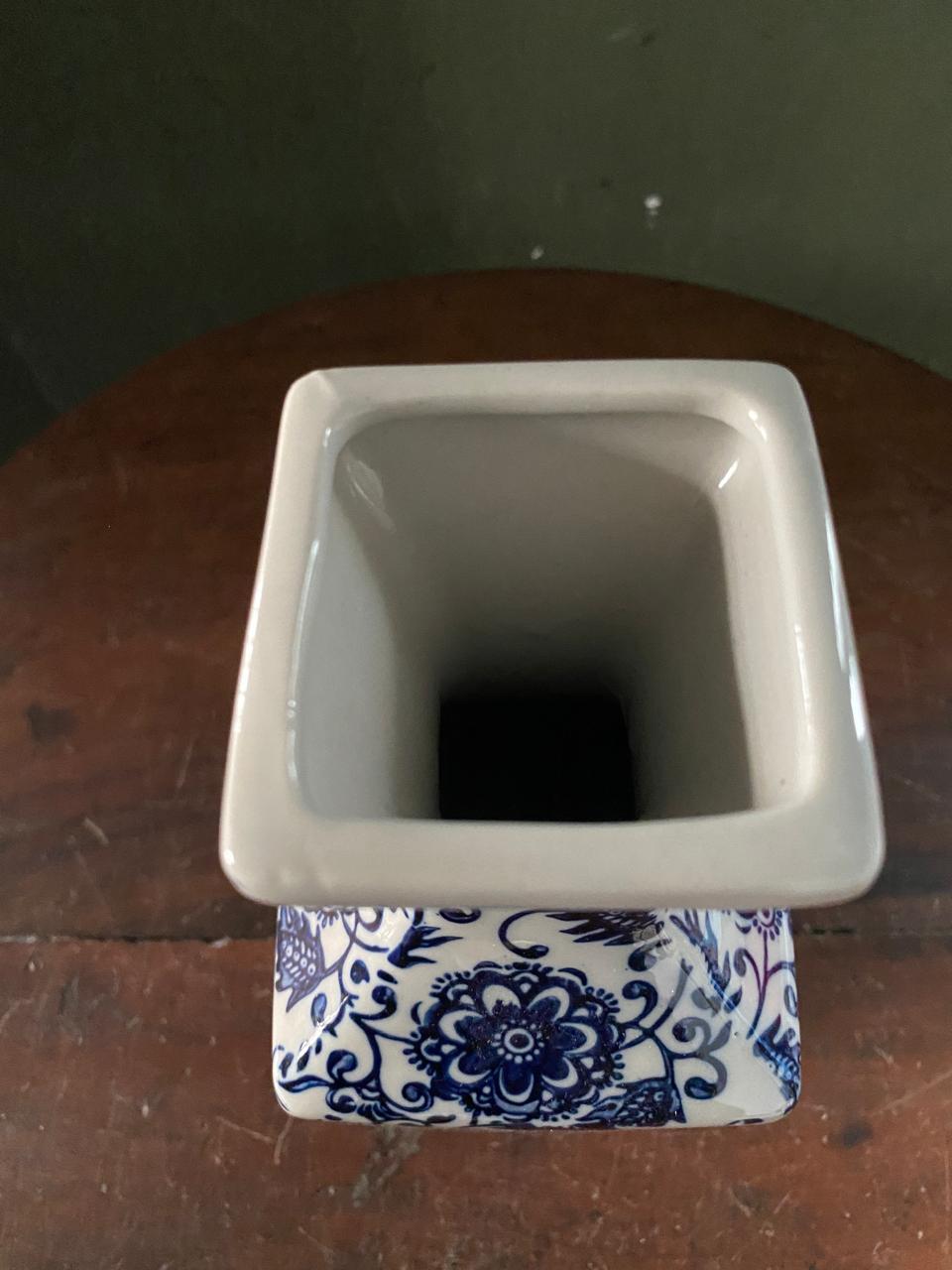 Royal Blossom Porcelain Decorative Vase –Luxury Blue & White Chinese-Inspired Flower Vase